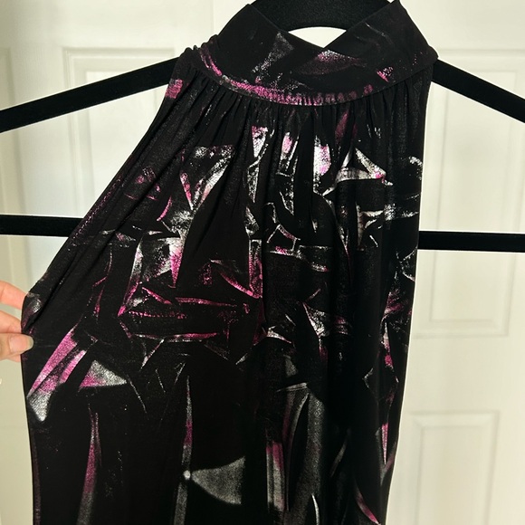 Halter neck top with low back - Picture 2 of 3